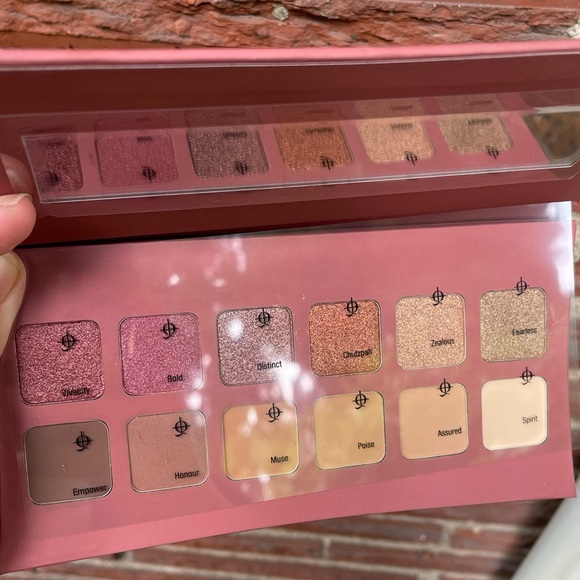 Illamasqua Unveiled Artistry Eye Shadow Palette - Picture 3 of 5